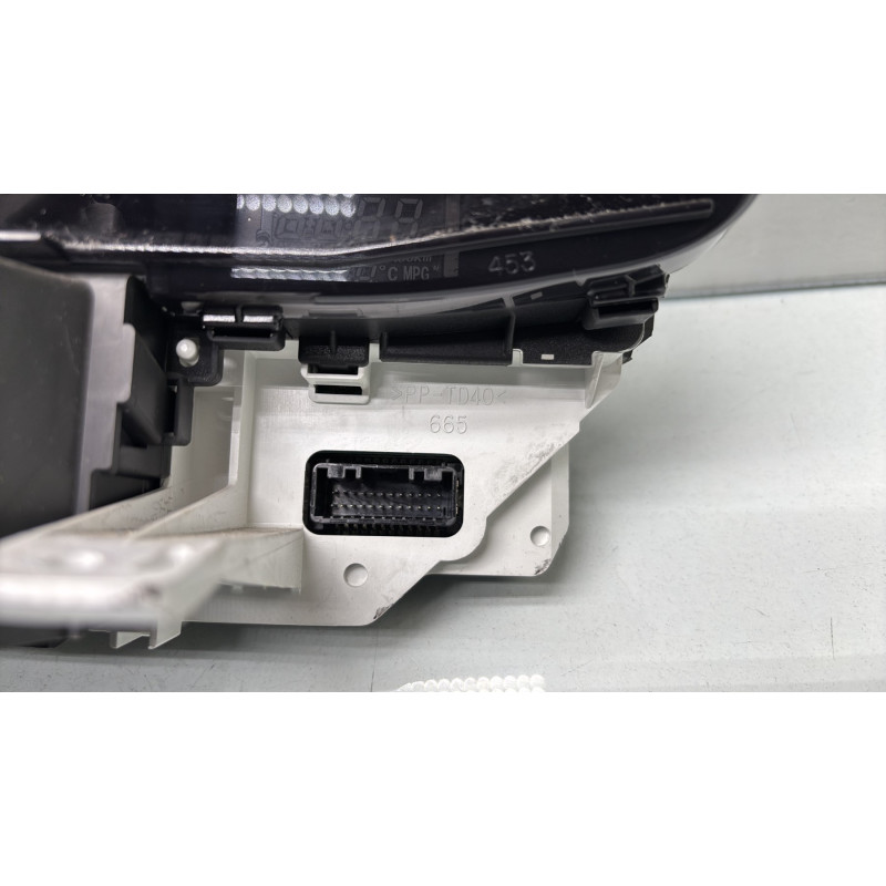 Compteur TOYOTA YARIS 2 Photo n°2