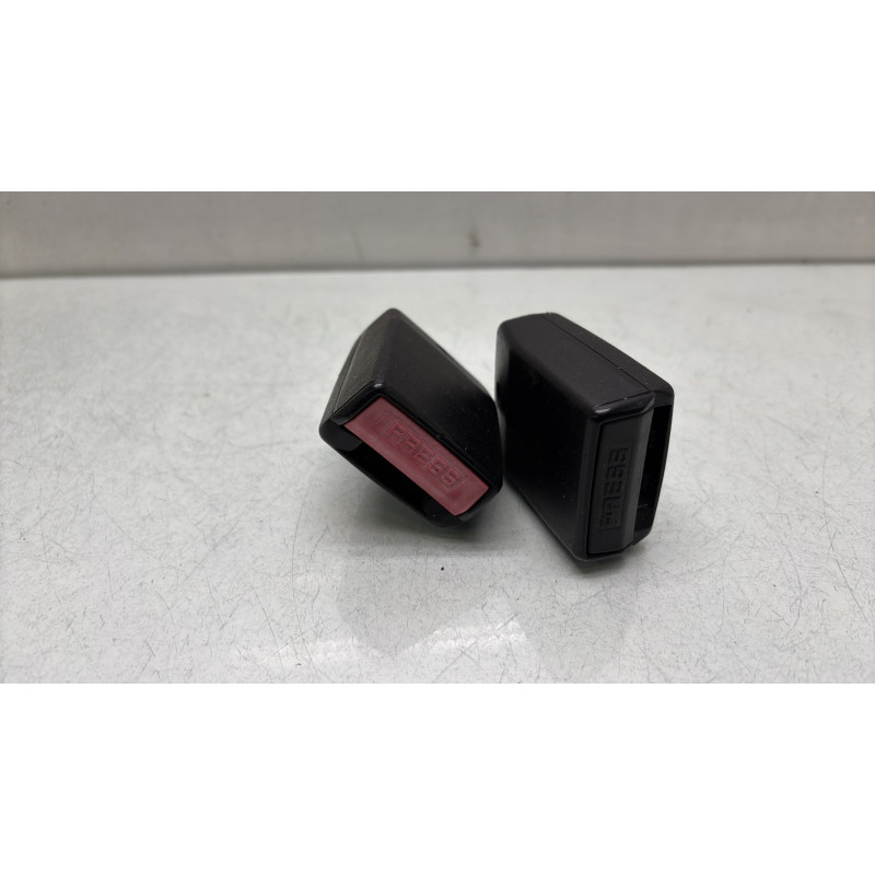Attache ceinture arriere droit RENAULT SCENIC 2 Photo n°1