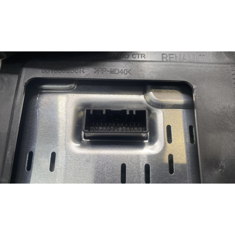 Ecran GPS RENAULT MEGANE 4 Photo n°3
