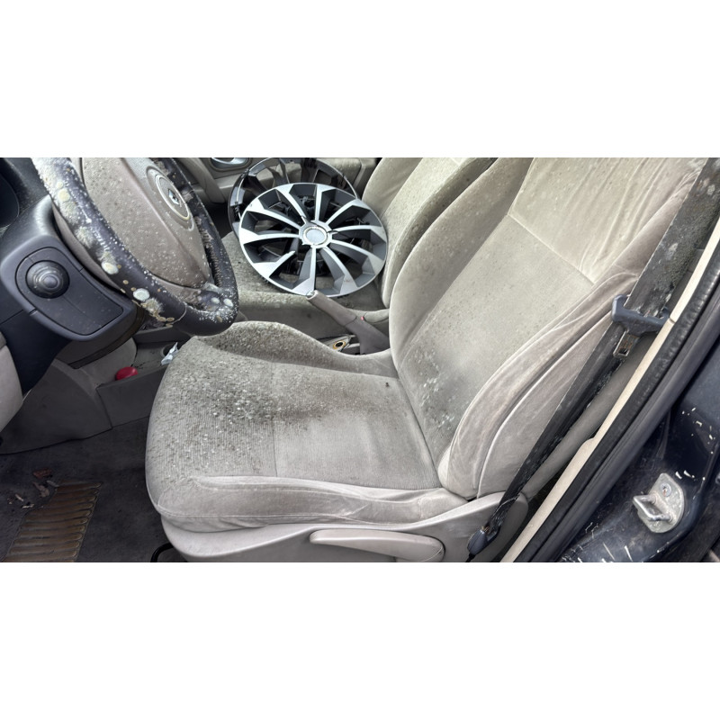 Vitre arriere gauche RENAULT CLIO 3 Photo n°16