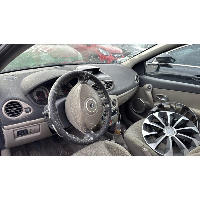 Vitre arriere gauche RENAULT CLIO 3 Photo n°17
