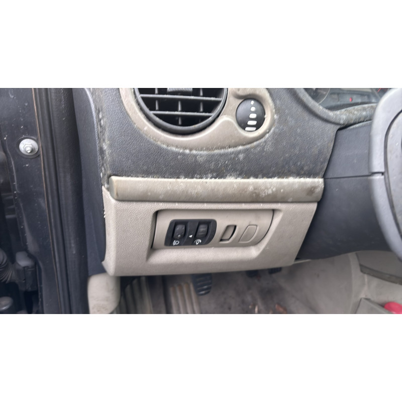 Vitre arriere gauche RENAULT CLIO 3 Photo n°20