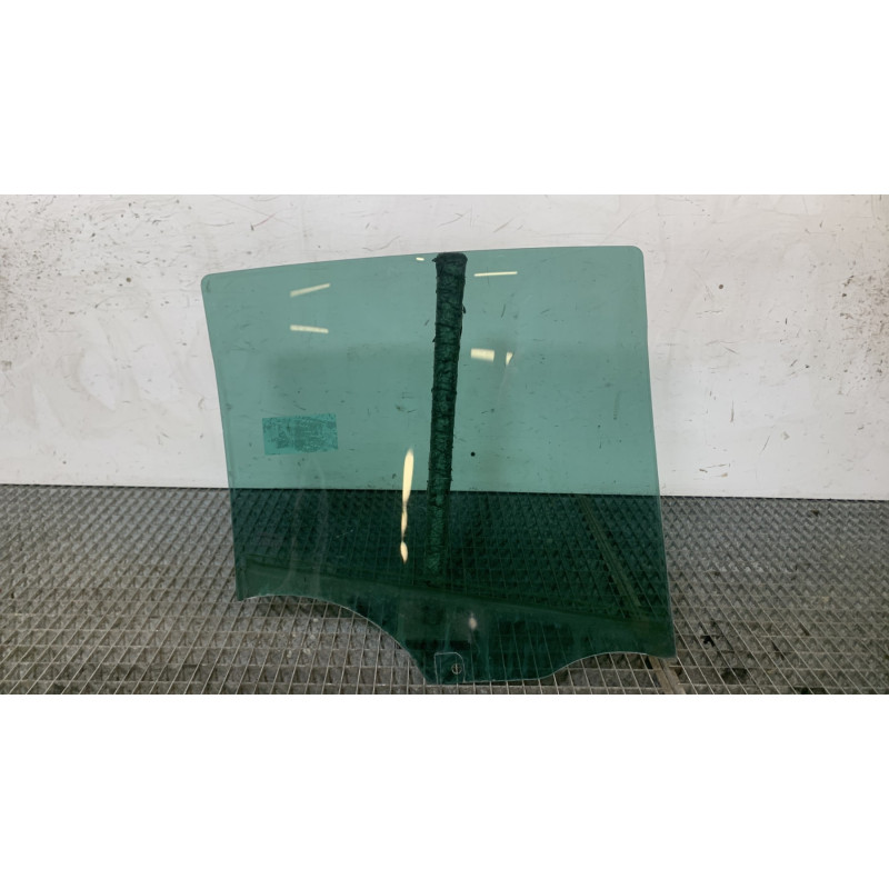 Vitre arriere gauche RENAULT CLIO 3 Photo n°4