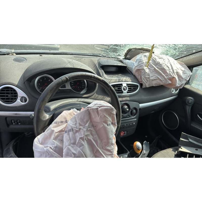 Vitre arriere gauche RENAULT CLIO 3 Photo n°20