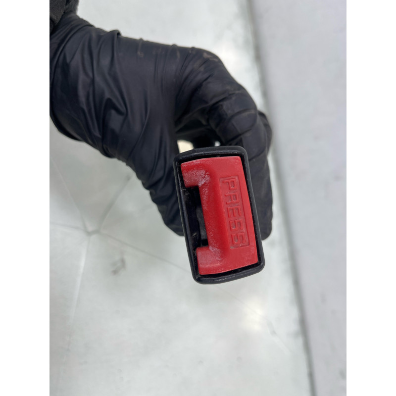 Attache ceinture avant droit RENAULT CLIO 3 Photo n°3