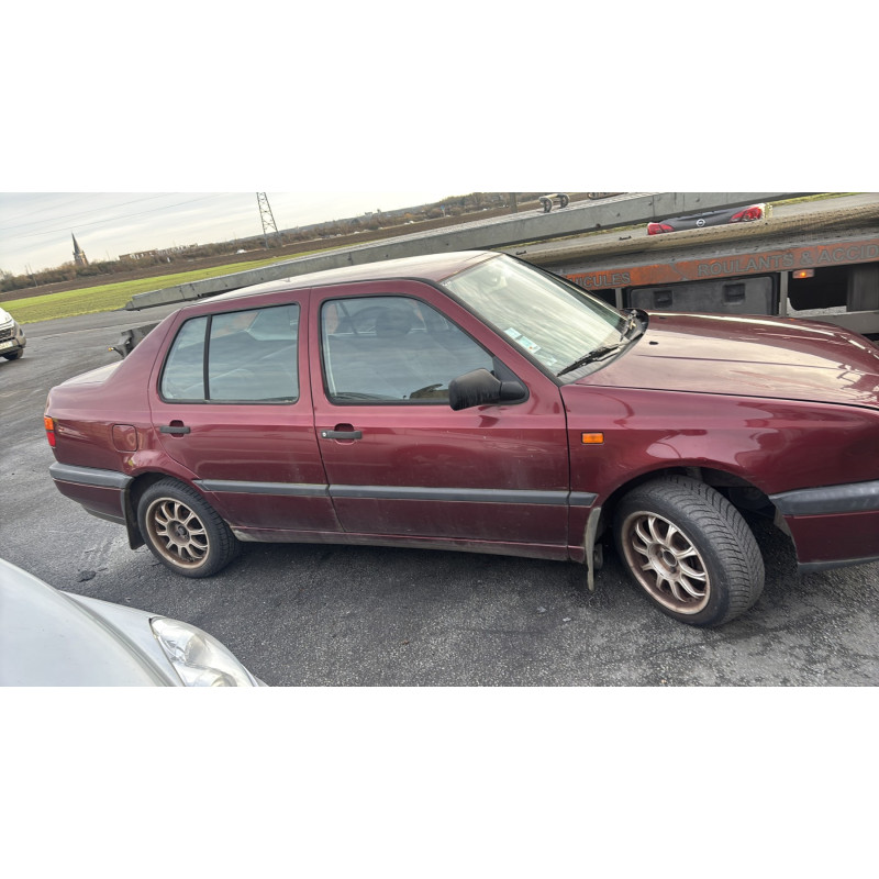 Feu arriere secondaire gauche (feux) VOLKSWAGEN VENTO Photo n°17