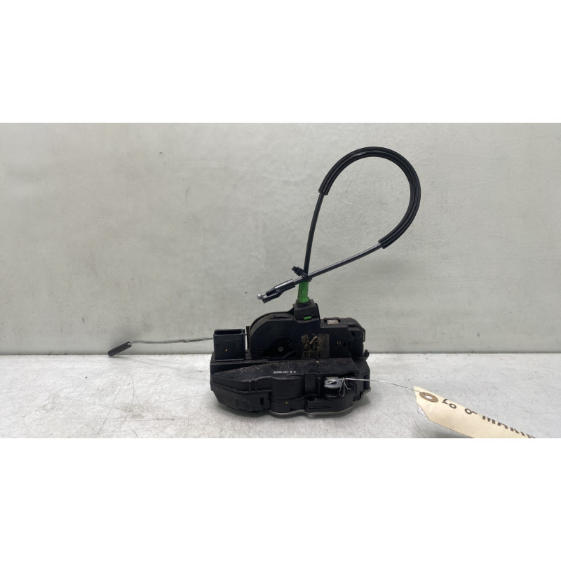 Serrure arriere droit OPEL ASTRA J Photo n°1