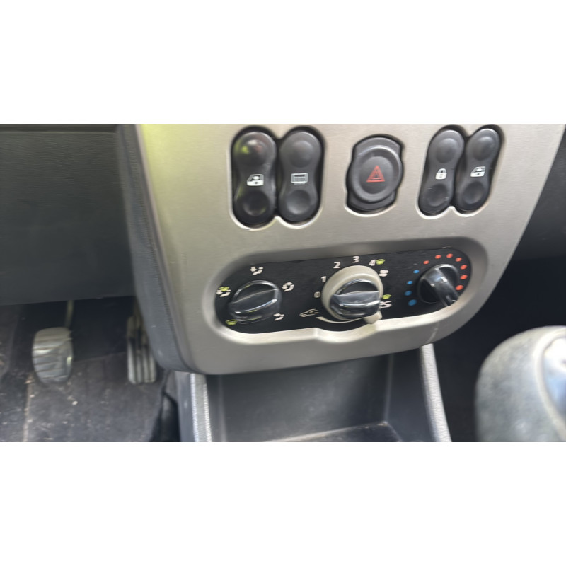 Poignee porte avant gauche DACIA SANDERO 1 Photo n°19