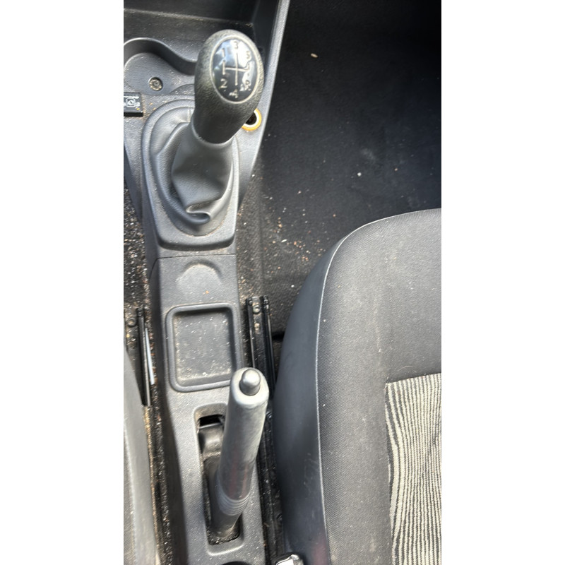 Attache ceinture avant droit DACIA SANDERO 1 Photo n°20