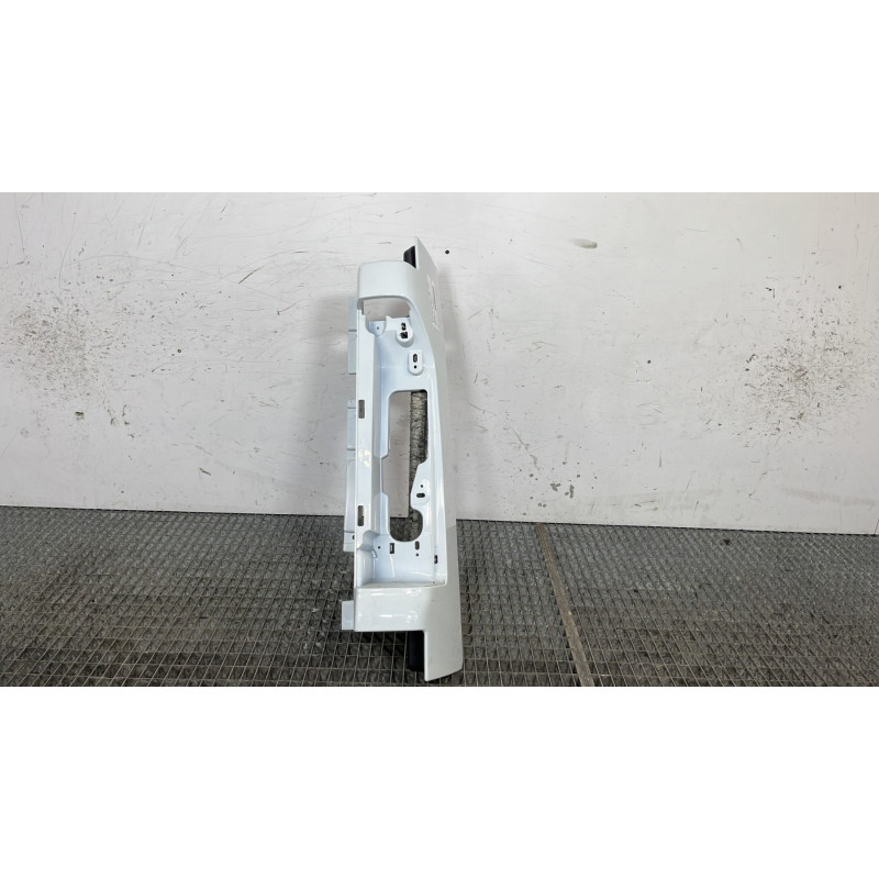 Enjoliveur de feu arriere droit NISSAN PRIMASTAR 2 Photo n°1