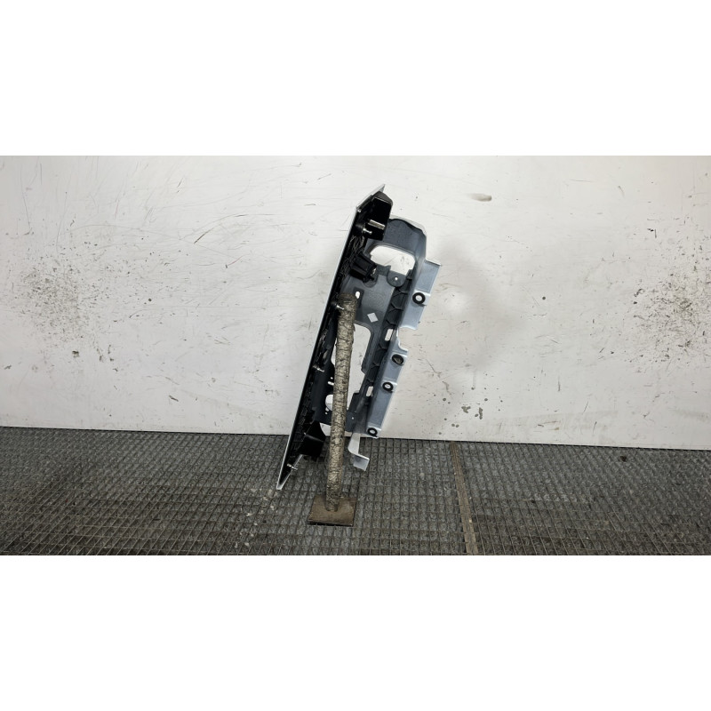 Enjoliveur de feu arriere droit NISSAN PRIMASTAR 2 Photo n°4