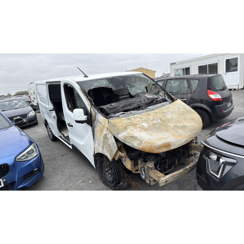 Enjoliveur de feu arriere droit NISSAN PRIMASTAR 2 Photo n°6