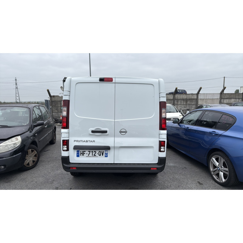 Enjoliveur de feu arriere droit NISSAN PRIMASTAR 2 Photo n°9