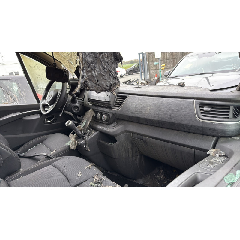Enjoliveur de feu arriere droit NISSAN PRIMASTAR 2 Photo n°11