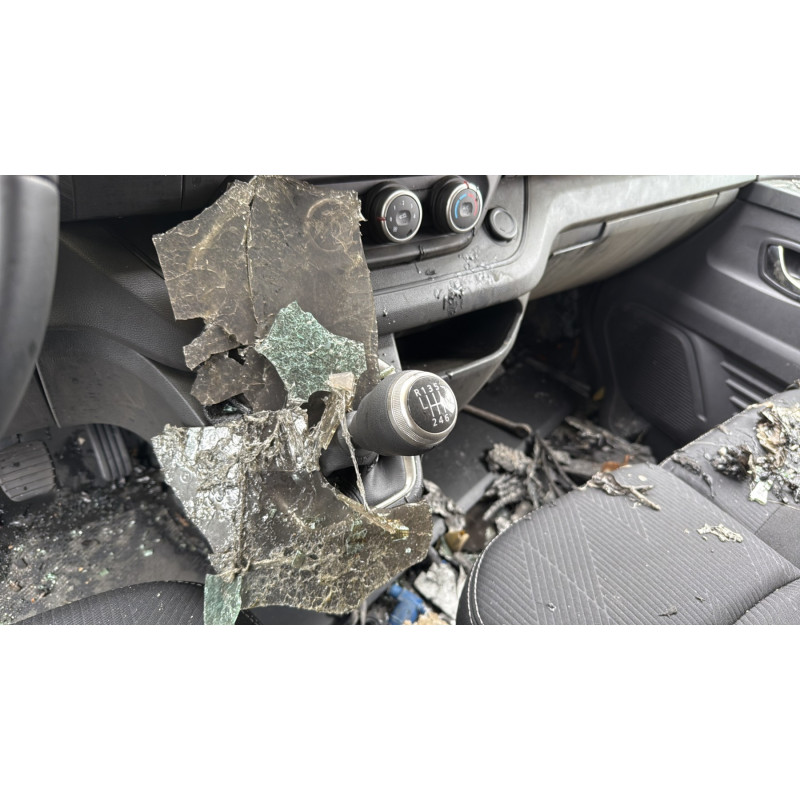 Enjoliveur de feu arriere droit NISSAN PRIMASTAR 2 Photo n°17