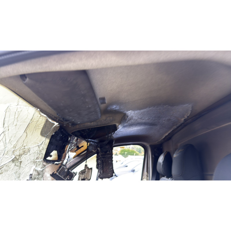 Enjoliveur de feu arriere droit NISSAN PRIMASTAR 2 Photo n°19
