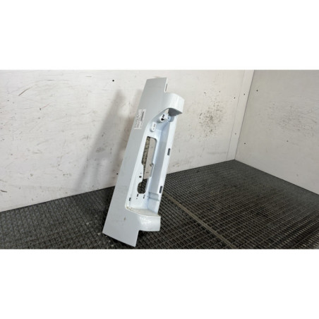Enjoliveur de feu arriere gauche NISSAN PRIMASTAR 2