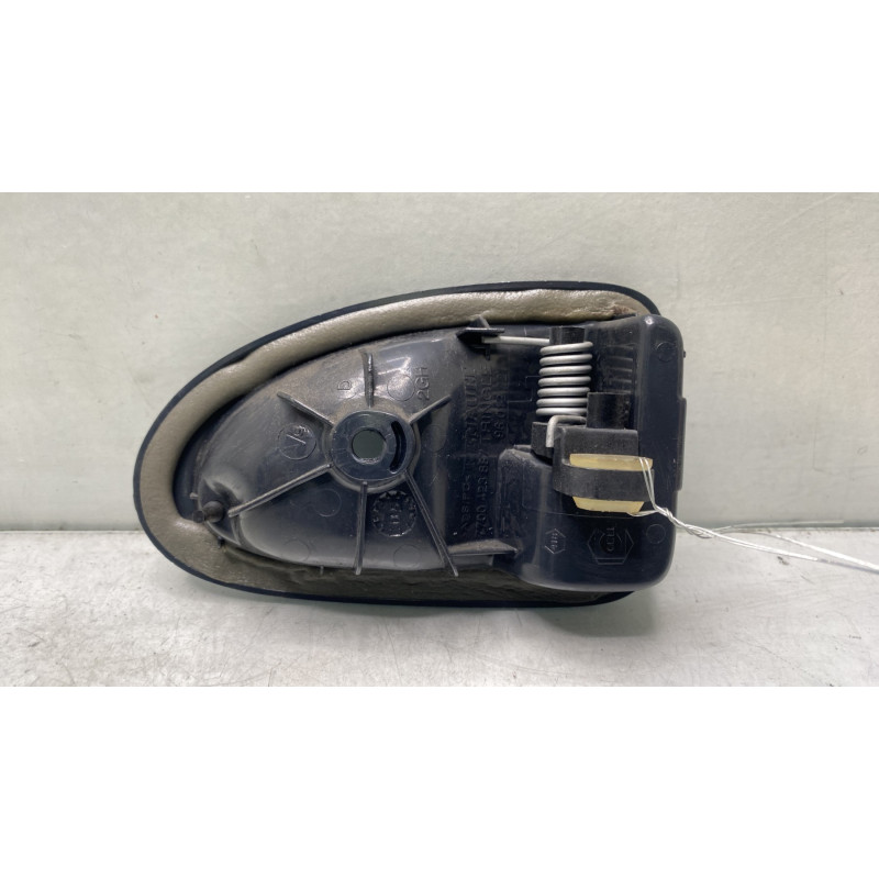 Poignee interieur arriere gauche RENAULT CLIO 2 Photo n°2