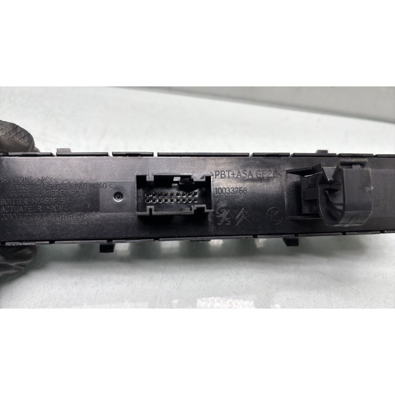 Bouton de warning PEUGEOT 3008 1 Photo n°3