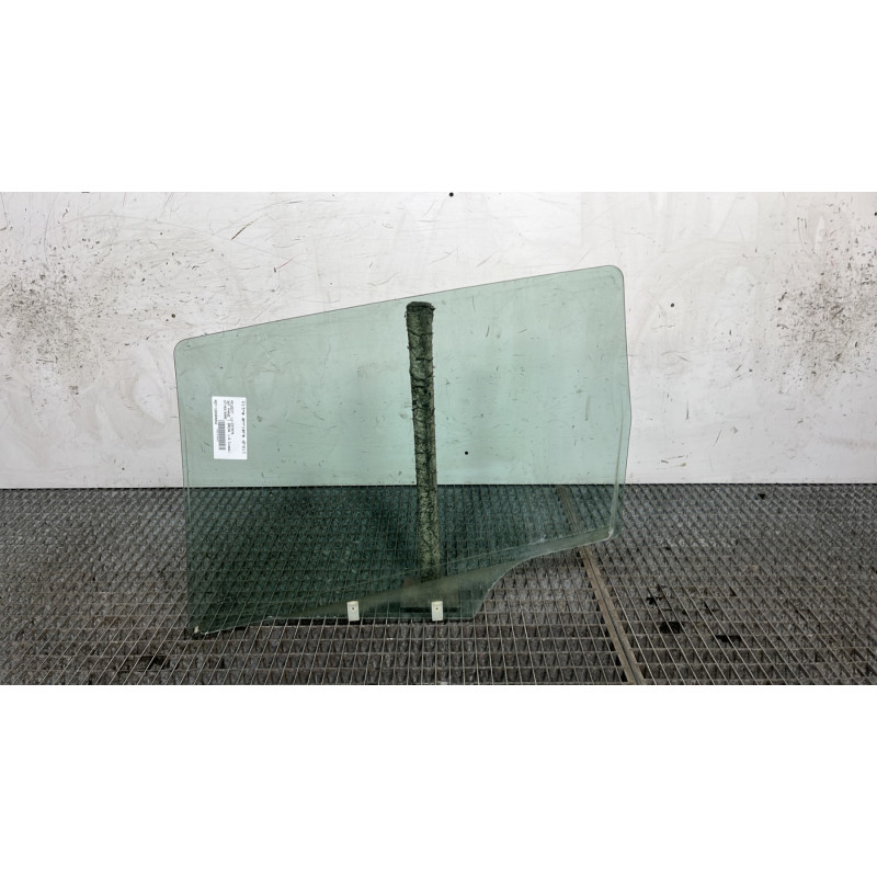 Vitre arriere droit PEUGEOT 307 Photo n°4