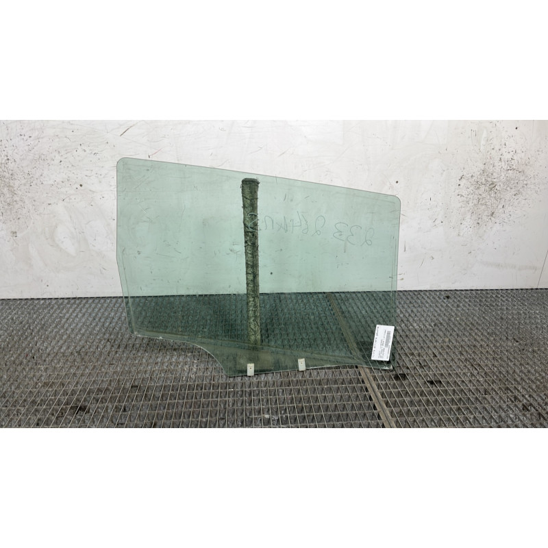 Vitre arriere gauche PEUGEOT 307 Photo n°4