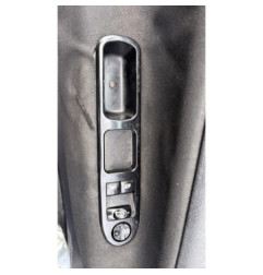 Vitre avant gauche PEUGEOT 207