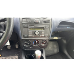 Vitre avant gauche FORD FIESTA 5