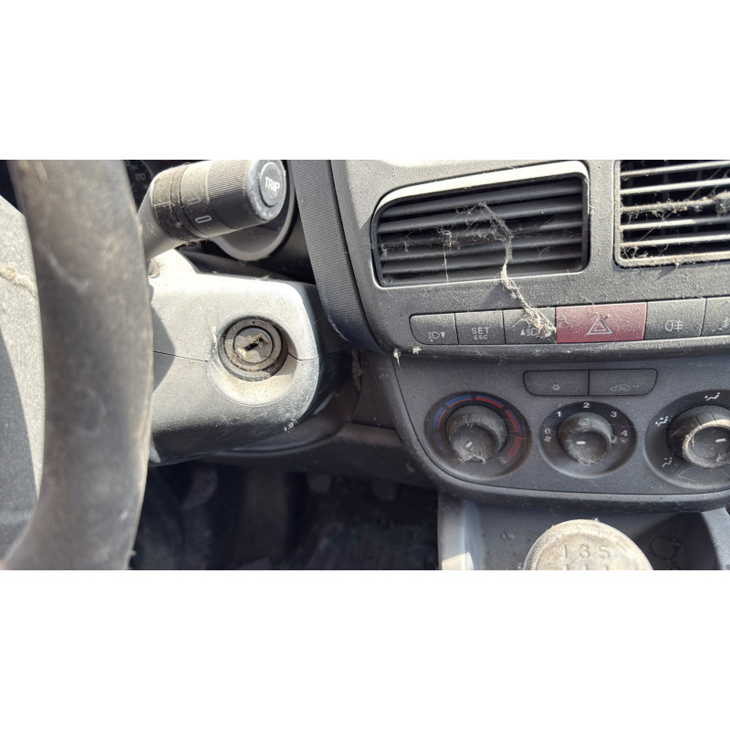 Leve vitre electrique avant droit FIAT DOBLO 2 Photo n°17