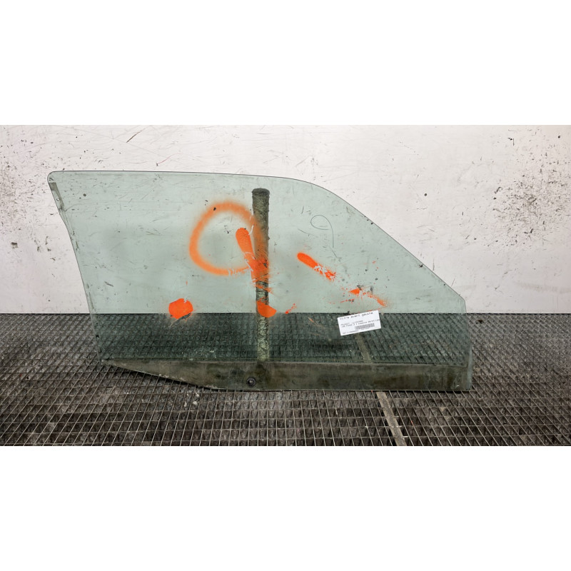 Vitre avant gauche PEUGEOT 106 Photo n°4