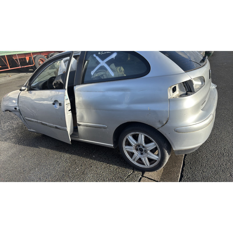 Bouton de coffre SEAT IBIZA 3 Photo n°11