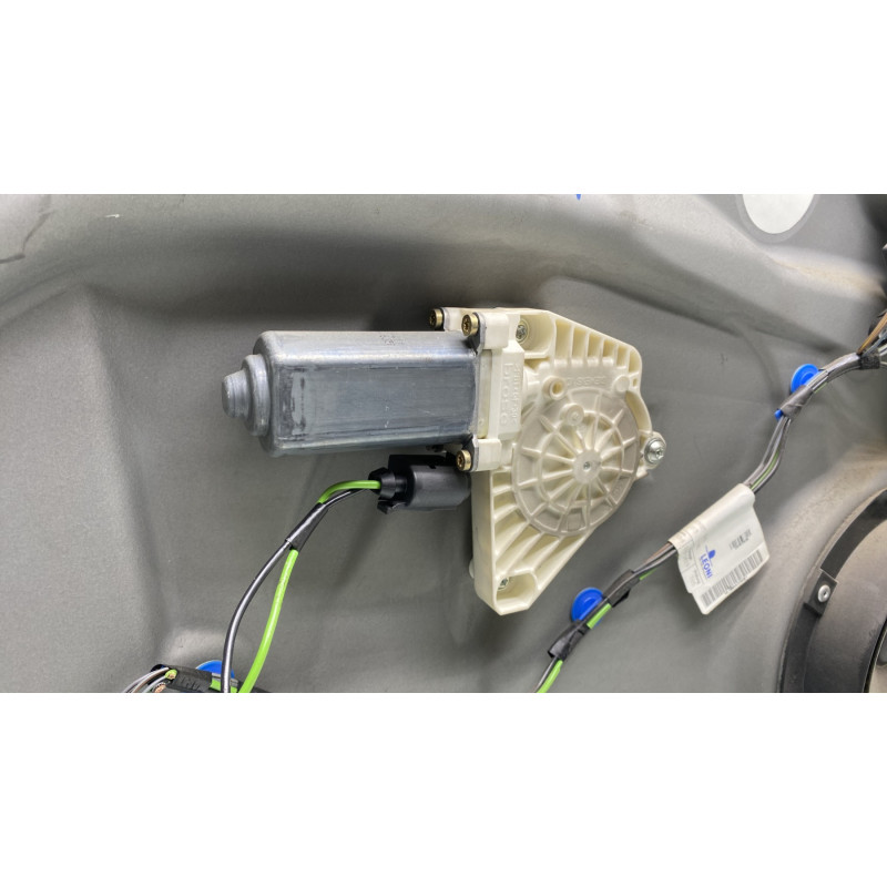 Leve vitre electrique avant gauche MERCEDES CLASSE A 169 Photo n°2