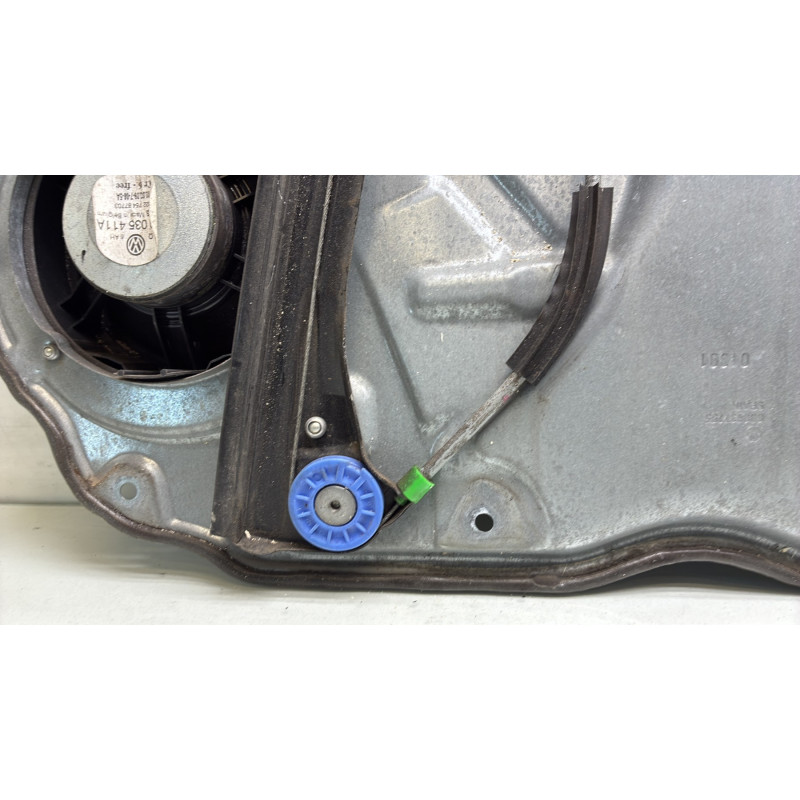 Leve vitre electrique avant gauche VOLKSWAGEN POLO 4 Photo n°4
