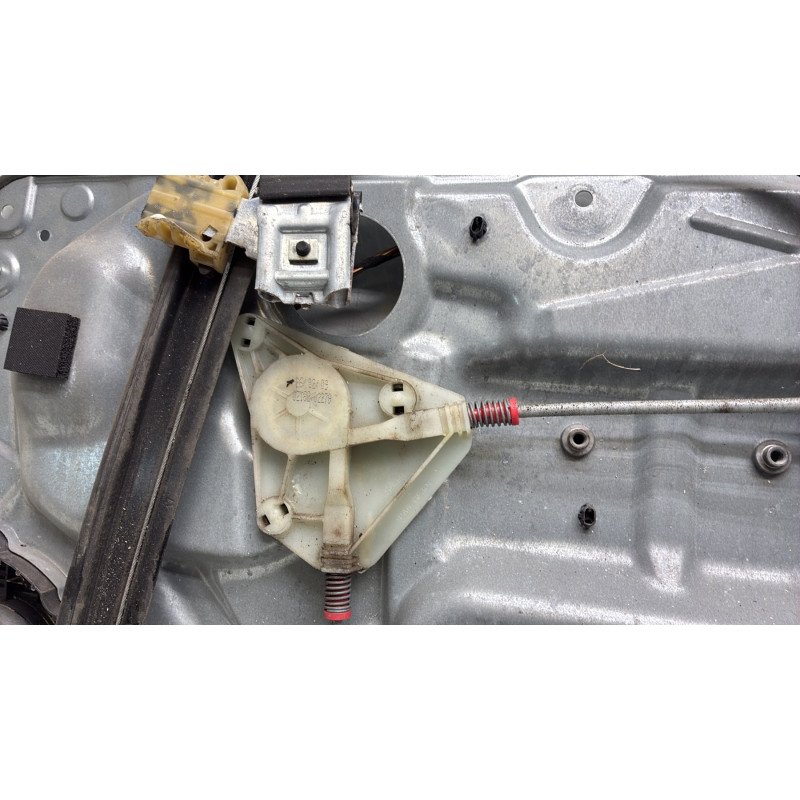 Leve vitre electrique avant gauche VOLKSWAGEN POLO 4 Photo n°6