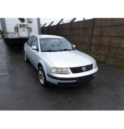 Vitre avant droit VOLKSWAGEN PASSAT 4