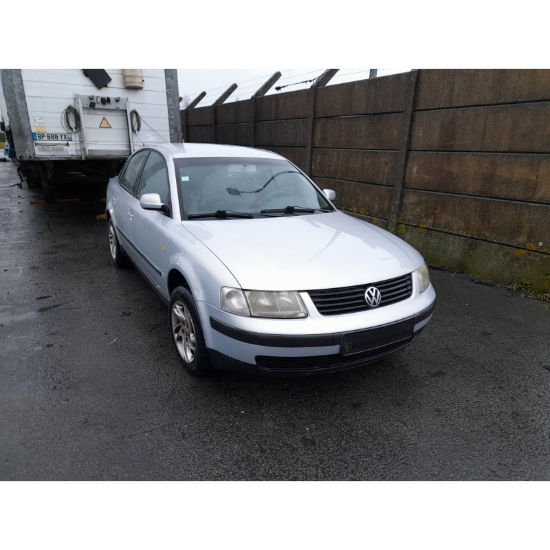 Vitre avant droit VOLKSWAGEN PASSAT 4 Photo n°5
