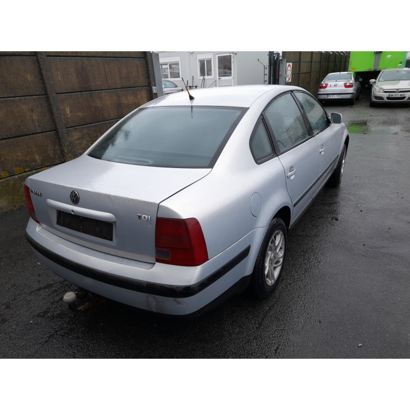 Vitre avant droit VOLKSWAGEN PASSAT 4 Photo n°8