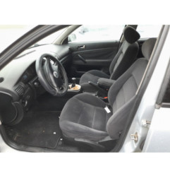 Vitre avant droit VOLKSWAGEN PASSAT 4