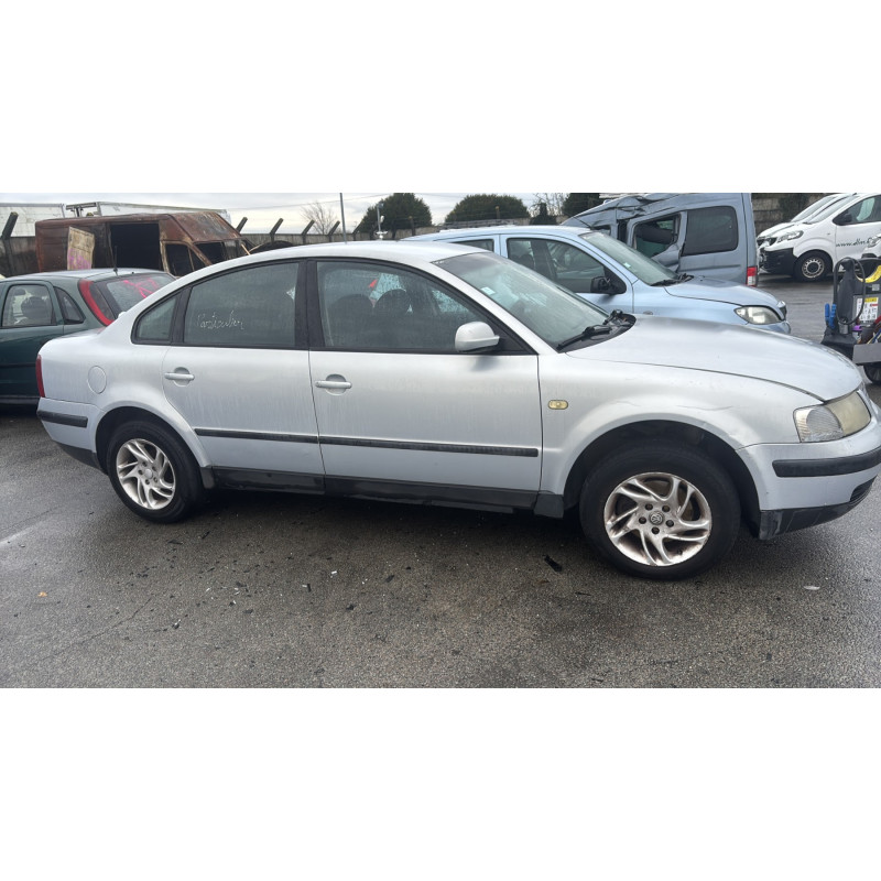 Vitre avant droit VOLKSWAGEN PASSAT 4 Photo n°15