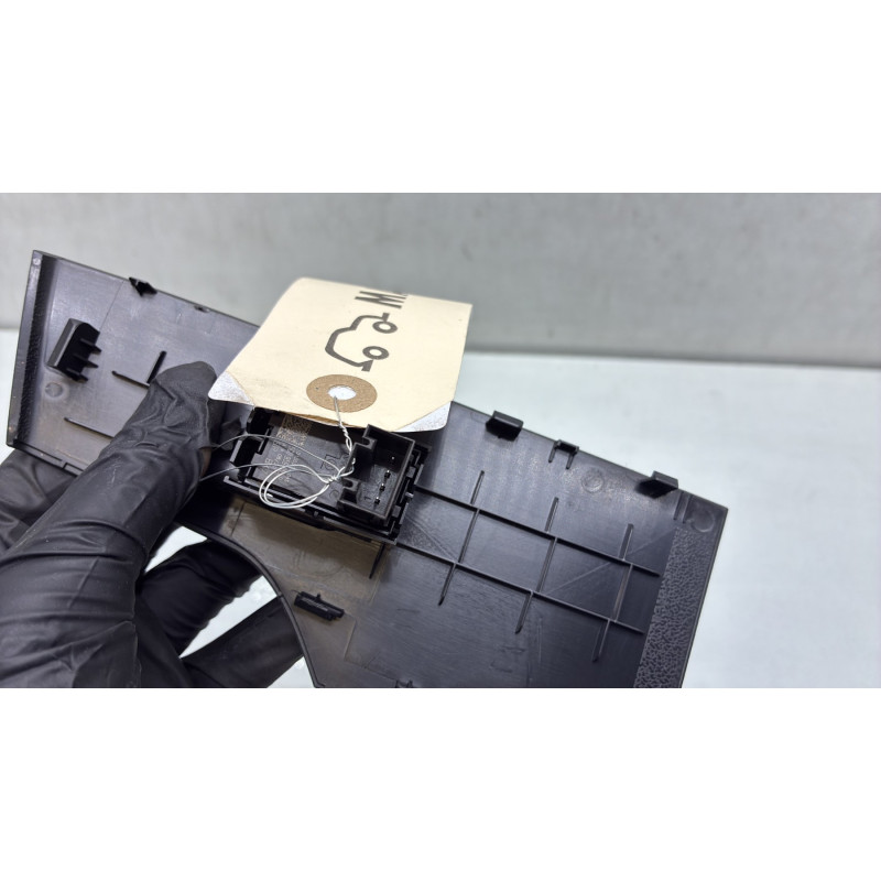 Interrupteur de leve vitre arriere gauche SEAT IBIZA 5 Photo n°3