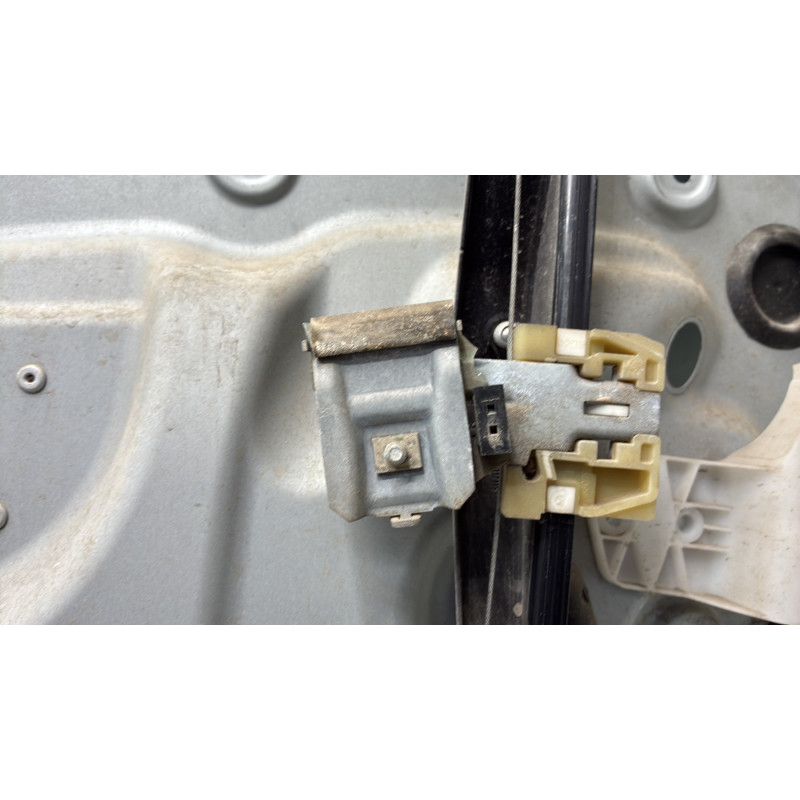 Leve vitre electrique avant gauche VOLKSWAGEN TOURAN 1 Photo n°9