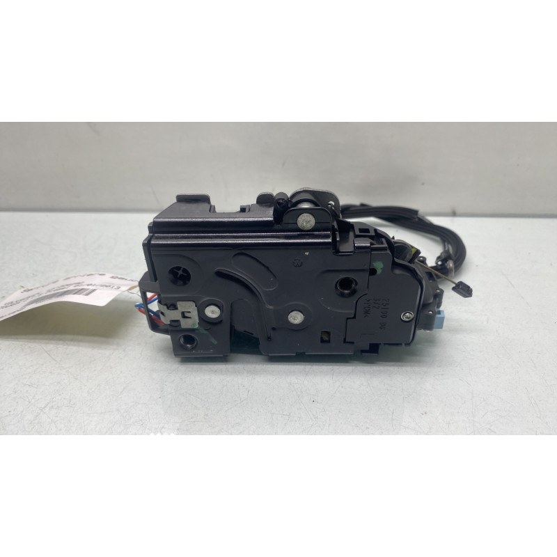 Serrure arriere gauche VOLKSWAGEN TOURAN 2 Photo n°1
