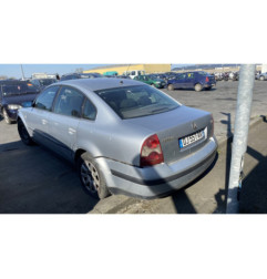 Vitre avant droit VOLKSWAGEN PASSAT 4
