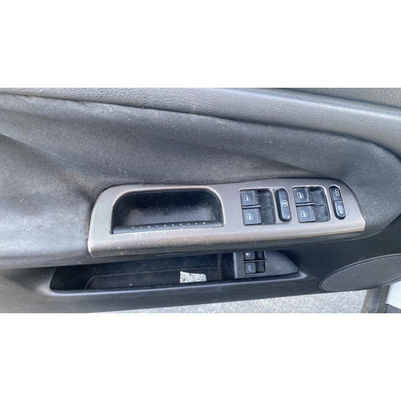 Vitre avant droit VOLKSWAGEN PASSAT 4 Photo n°15