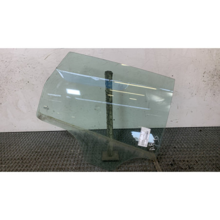 Vitre arriere droit VOLKSWAGEN POLO 4 Photo n°1