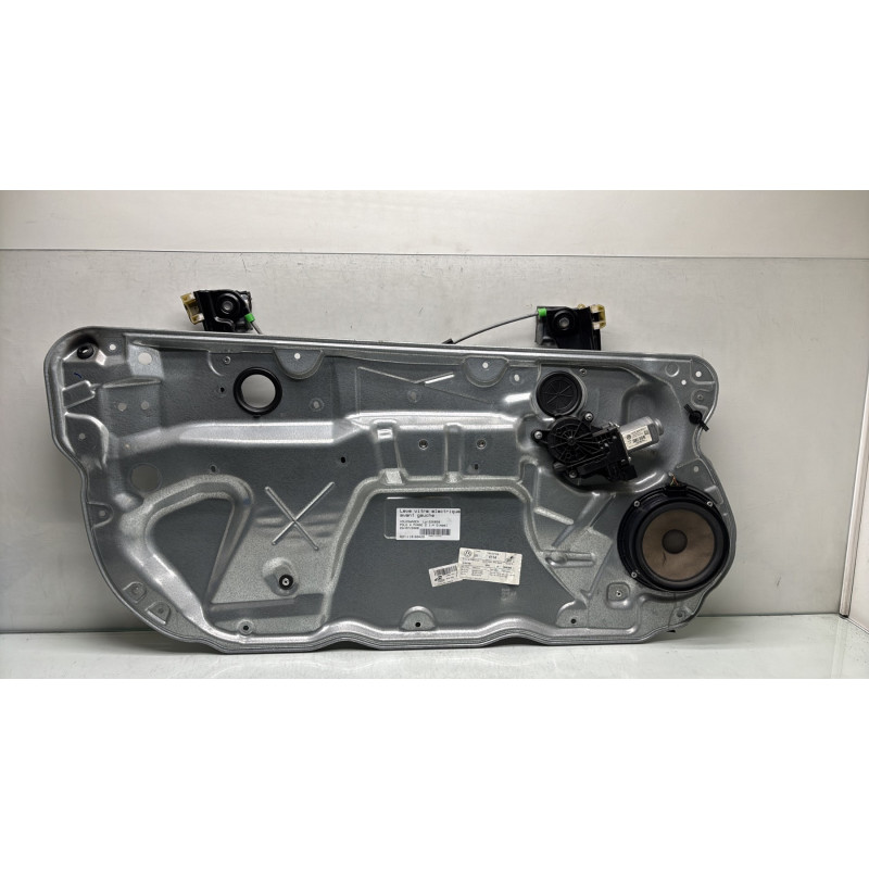 Leve vitre electrique avant gauche VOLKSWAGEN POLO 4 Photo n°1
