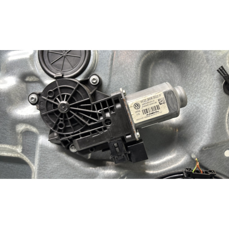 Leve vitre electrique avant gauche VOLKSWAGEN POLO 4 Photo n°6
