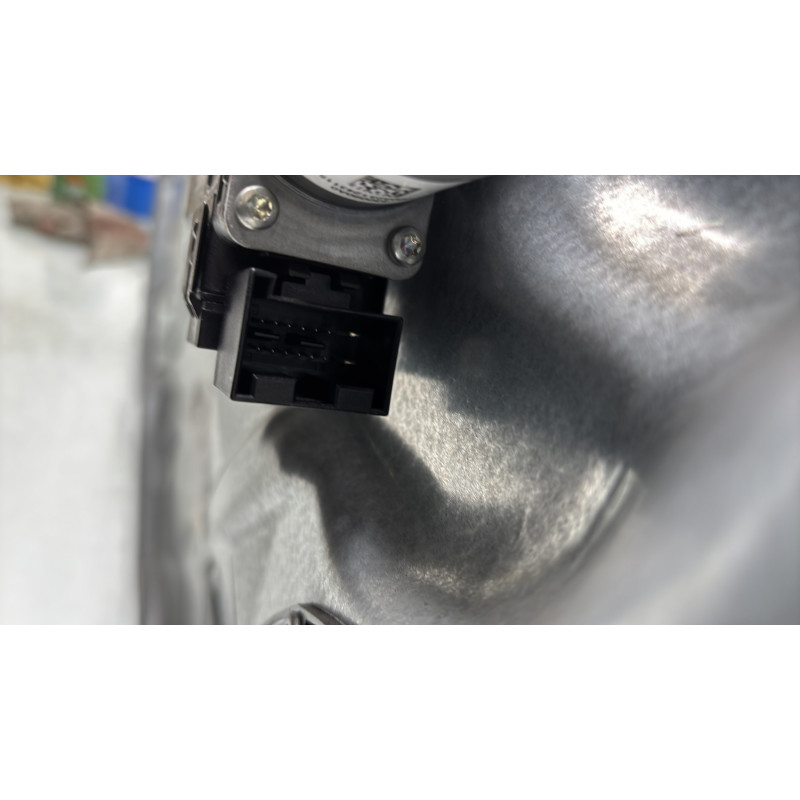 Leve vitre electrique avant gauche VOLKSWAGEN POLO 4 Photo n°7