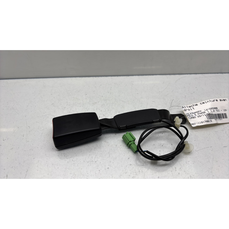 Attache ceinture avant droit VOLKSWAGEN POLO 5 Photo n°1