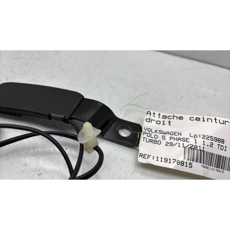 Attache ceinture avant droit VOLKSWAGEN POLO 5 Photo n°2