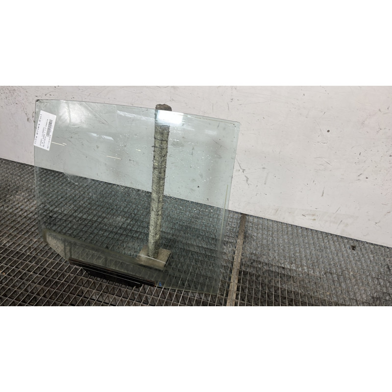 Vitre arriere droit HYUNDAI I 10 1 Photo n°3